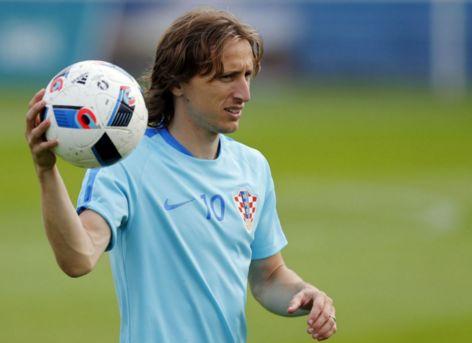 [图]东契奇38+11詹姆斯10分 湖人负太阳7连胜被终结